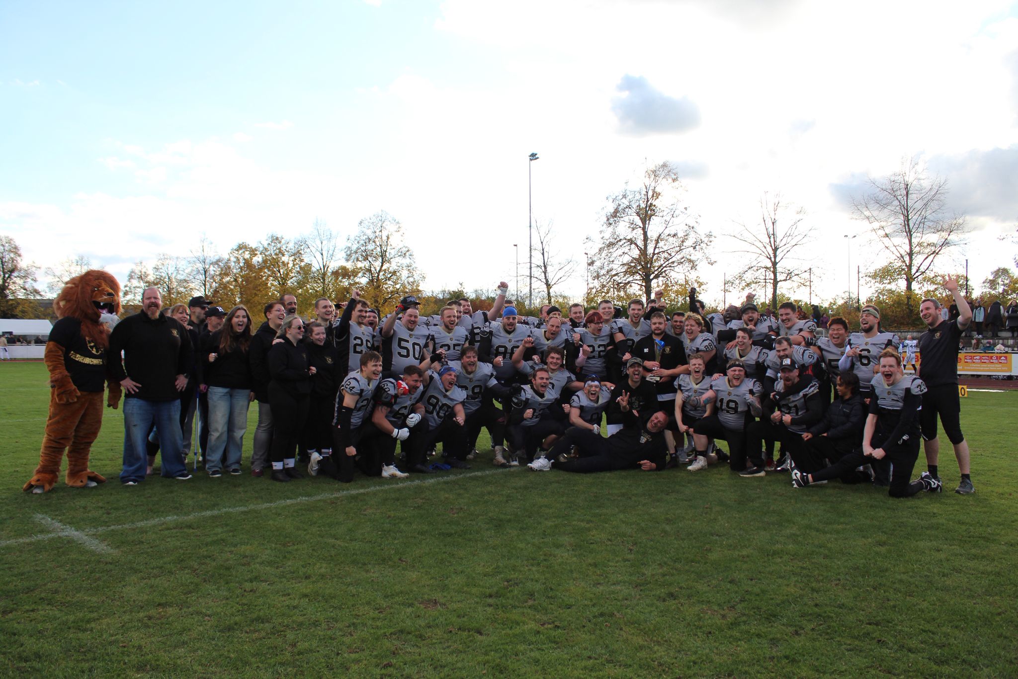 Landesligameister 2025! – Unsere Seniors besiegen die Ingolstadt Dukes 32:7🏆